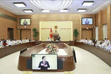 Le président de l’Assemblée nationale du Vietnam, Vuong Dinh Huê, a présidé une réunion sur la préparation de la 9e Conférence mondiale des jeunes parlementaires. Photo : VNA