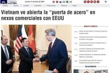 L'article intitulé « Le Vietnam ouvre la « porte d'acier » dans ses relations commerciales avec les États-Unis », publié le 11 avril par Prensa Latina. Photo : VNA.