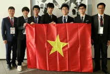 Avec ces performances, l'équipe vietnamienne est classée parmi les meilleures aux IPhO 2023. Photo : VNA.