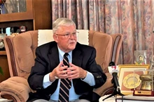 Le professeur émérite Carl Thayer, de l'Académie australienne des forces de défense de l'Université de Nouvelle-Galles du Sud. Photo : VNA.
