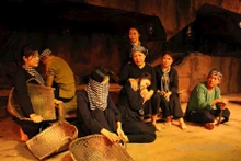 Une scène dans le programme de théâtre expérientiel sur la « Terre d’acier ». Photo : baovanhoa.vn. Photo : LQD.