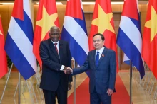 Le président de l'Assemblée nationale (AN) du Vietnam, Trân Thanh Mân, (droite) et le président de l'Assemblée nationale du Pouvoir populaire de Cuba, Esteban Lazo Hernandez. Photo : NDEL.