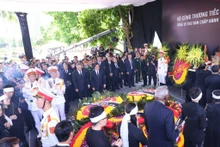 Cérémonie d’inhumation du SG Nguyên Phu Trong au cimetière de Mai Dich à Hanoï. Photo : VNA.