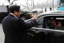 Le Premier ministre vietnamien salue son homologue éthiopien. Photo : VNA