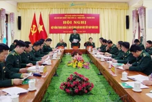 Lors de la conférence des Commandements des garde-frontières des 3 provinces que sont Thanh Hoa, Son La et Dien Bien pour mettre en œuvre efficacement plusieurs contenus de la coordination dans la gestion et la protection de la frontière. Photo : Fanpaga du Commandement des garde-frontières de Thanh Hóa