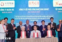 Lors de la cérémonie de signature d’un accord sur l'investissement d’une valeur de 6 milliards de dollars dans le développement d'infrastructures énergétiques et la production industrielle verte à Hô Chi Minh-Ville. Photo : VNA