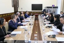 Lors de la table ronde entre TIP Office et les agences gouvernementales vietnamiennes. Photo: baoquocte
