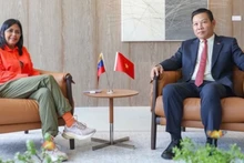 La vice-présidente permanente du Venezuela, Delcy Rodríguez Gómez (à gauche), et l'ambassadeur vietnamien Venezuela, Vu Trung My. Photo : Ambassadeur du Vietnam au Venezuela