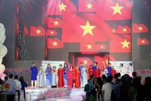 Le 11e festival Ao Dai de Ho Chi Minh-Ville, sur le thème « Ao Dai vietnamien - Le Vietnam en plein essor », s'ouvre le 7 mars Photo : VNA.