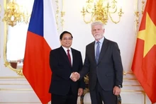 Le Premier ministre vietnamien Pham Minh Chinh (à gauche) rencontre le président de la République tchèque Petr Pavel. Photo : VNA.