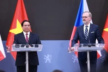 Le Premier ministre vietnamien Pham Minh Chinh et son homologue tchèque Petr Fiala, rencontrent la presse à l’issue de leur entretien, à Prague, le 20 janvier. Photo: VNA