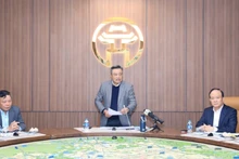 Le président du Comité populaire de Hanoï, Tran Sy Thanh, prend la parole. Photo: baodautu