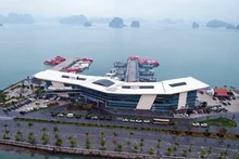 Le port de passagers d'Ao Tien propose des visites touristiques dans la baie de Bai Tu Long. Photo : VNA.