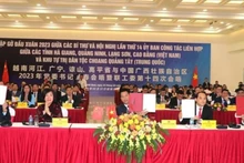 Une rencontre de printemps et une conférence du Comité de travail conjoint entre les provinces de Quang Ninh, Lang Son, Cao Bang, Ha Giang (Vietnam) et la région autonome Zhuang du Guangxi (Chine) en 2023. Photo : VNA.