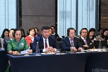 De nombreuses entreprises vietnamiennes participent à l'événement pour promouvoir la coopération commerciale et d'investissement entre le Vietnam et le Kirghizistan. Photo : baocongthuong