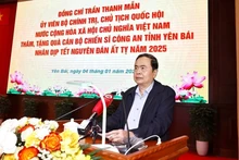 Le président de l’Assemblée nationale Trân Thanh Mân, prend la parole lors de sa rencontre avec la police de Yên Bai, le 4 janvier. Photo : VNA.