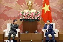 Le président de l'Assemblée nationale, Tran Thanh Man (droite), et le général Luong Tam Quang, ministre de la Sécurité publique. Photo : VNA