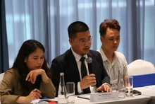 Truong Duc, vice-président de l'Association de la Publicité de Hanoi, prend la parole. Photo: TL