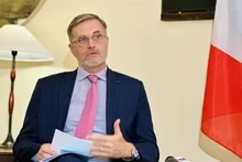 L’ambassadeur de France au Vietnam, Olivier Brochet, lors de la rencontre avec la presse, le 23 mai à Hanoï. Photo : CVN/VNA.