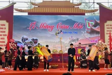 Les Tày de la commune de Dan Chu organisent avec enthousiasme la fête traditionnelle du nouveau riz pour prier pour des pluies favorables, des vents doux et des récoltes abondantes. Photo: Quang Ninh Media Group