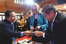 Le secrétaire provincial du Parti Nguyen Van Duoc a adressé ses vœux de Nouvel An aux entreprises et aux consulats des pays qui ont accompagné Long An. Photo : touitre.vn