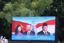 Le secrétaire général du Parti communiste du Vietnam Tô Lâm et son épouse effectuent une visite officielle en Indonésie. Photo : VNA.