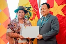 La ministre bolivienne des Affaires étrangères, Celinda Sosa Lunda et l'ambassadeur du Vietnam au Brésil et en Bolivie, Bui Van Nghi. Photo : ambassade du Vietnam au Brésil et en Bolivie.