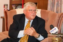 Le professeur émérite Carl Thayer, de l'Académie australienne des forces de défense de l'Université de Nouvelle-Galles du Sud. Photo : VNA.