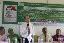 L'ambassadeur du Vietnam au Bangladesh Nguyên Manh Cuong s'exprime au séminaire. Photo : VNA