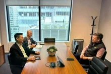 Lors de la séance de travail. Photo: VNA