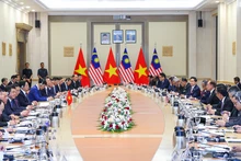 Lors de l'entretien entre le Premier ministre vietnamien Pham Minh Chinh et le Premier ministre malaisien Anwar Ibrahim, le 25 mai à Kuala Lumpur, en Malaisie. Photo : VGP.