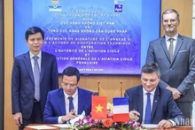 Lors de la cérémonie de signature de l’annexe VI de l’accord de coopération technique entre la CAAV et la DGAC. Photo : NDEL.