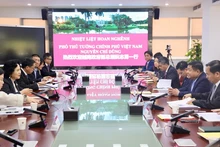 La séance de travail entre le vice-Premier ministre Nguyen Chi Dung et les responsables de la ville de Shenzhen. Photo: VNA.