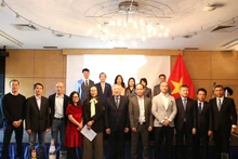 Le vice-Premier ministre permanent Nguyên Hoa Bình à la cérémonie de lancement de l'Association des intellectuels vietnamiens en Belgique et au Luxembourg. Photo : VGP.