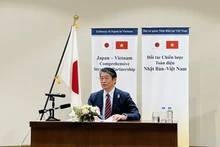 L’ambassadeur du Japon au Vietnam, Ito Naoki s'exprime lors de la conférence de presse. Photo : Baoquocte.