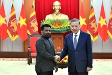 Le secrétaire général du Parti communiste du Vietnam (PCV), Tô Lâm (à droite) et le président sri-lankais Anura Kumara Dissanayaka, à Hanoï, le 4 mai. Photo : NDEL.