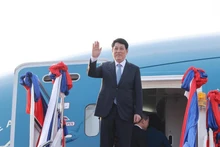 Le président vietnamien Luong Cuong à l’aéroport international de Wattay, à Vientiane, au Laos. Photo : VNA.