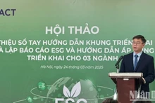 Nguyen Duc Trung, vice-directeur de l'Agence de développement des entreprises privées et de l'économie collective, du ministère des Finances s'exprime lors du séminaire. Photo : NDEL.