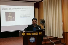 Do Truong Giang, directeur du Centre d'études de la cité impériale, s'exprime lors du colloque. Photo : Baoquocte