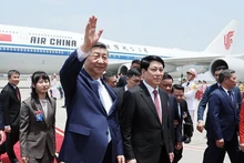 Le dirigeant chinois Xi Jinping arrive à Hanoï, entamant sa visite d’État au Vietnam. Photo : VNA.