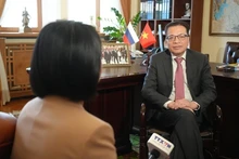 L’ambassadeur du Vietnam en Russie concomitamment en Azerbaïdjan, Dang Minh Khôi s’entretient avec l’Agence vietnamienne d’information à la veille de la visite d’État du secrétaire général Tô Lâm en Azerbaïdjan. Photo : VNA.