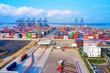 En 2025, le Vietnam vise un chiffre d’affaires à l’exportation de 454 milliards de dollars, soit une croissance annuelle de 12%. Photo : VTV.