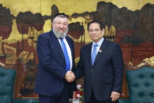 Le Premier ministre Pham Minh Chinh (à droite) et le ministre israélien du Travail, le rabbin Yoav Ben Tzur. Photo : VGP.