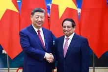 Le Premier ministre Pham Minh Chinh (droite) et le secrétaire général du Comité central du Parti communiste chinois (PCC) et président de la République populaire de Chine, Xi Jinping. Photo : VNA.