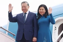 Le secrétaire général du Parti communiste du Vietnam, Tô Lâm, et son épouse. Photo : VNA.