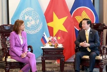 Le vice-Premier ministre Tran Hong Ha reçoit le vice-Premier ministre slovène et ministre des Affaires étrangères Tanja Fajon en marge de la Conférence des Nations Unies sur l'eau tenue le 23 mars à New York, aux États-Unis. Photo: CPV