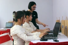 Plus de 200 étudiants des universités et collèges de la province participent au programme de start-up sur le commerce électronique. Photo: baobacninh