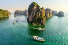 La baie de Ha Long, province de Quang Ninh (au Nord-Est du Vietnam), destionation de choix des touristes tant vietnamiens qu'étrangers. Photo : VNA.