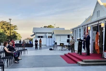 Le gouverneur du Territoire du Nord ,Hugh Heggie, prend la parole lors de la cérémonie pour célébrer le 50e anniversaire de l'établissement des relations diplomatiques entre le Vietnam et l'Australie. Photo: baoquocte