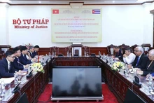 Le Vietnam et Cuba partagent leur expérience dans l'application du droit. Photo : VNA.